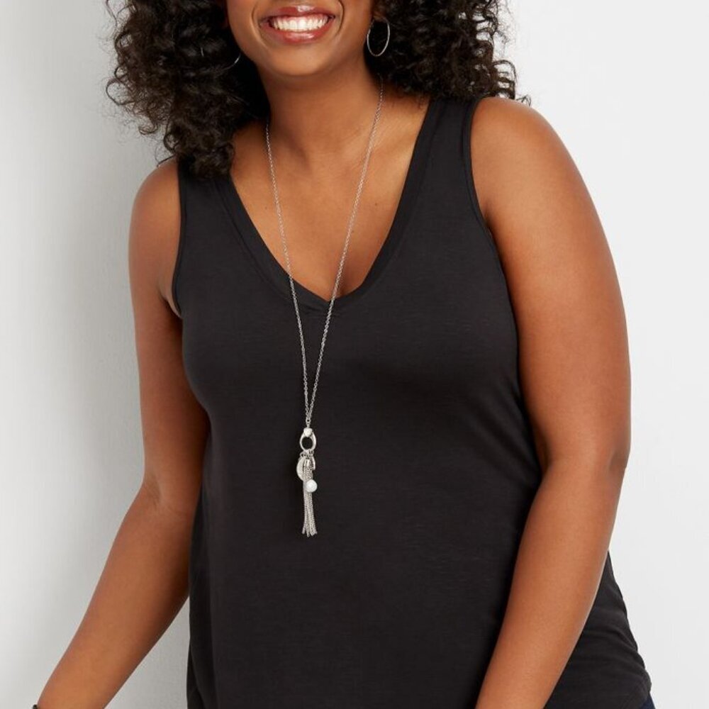 ✨️5 For $20✨️ Black V Neck Tank